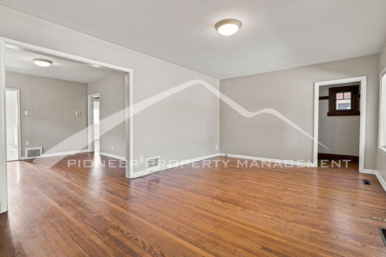 427 S Washington St - Photo 4 of 30