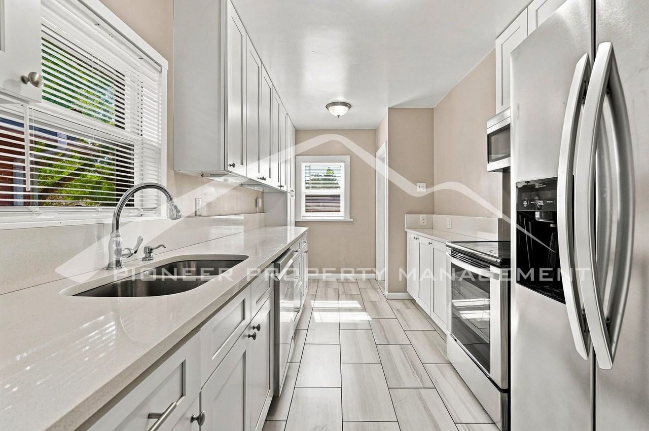 427 S Washington St - Photo 7 of 30