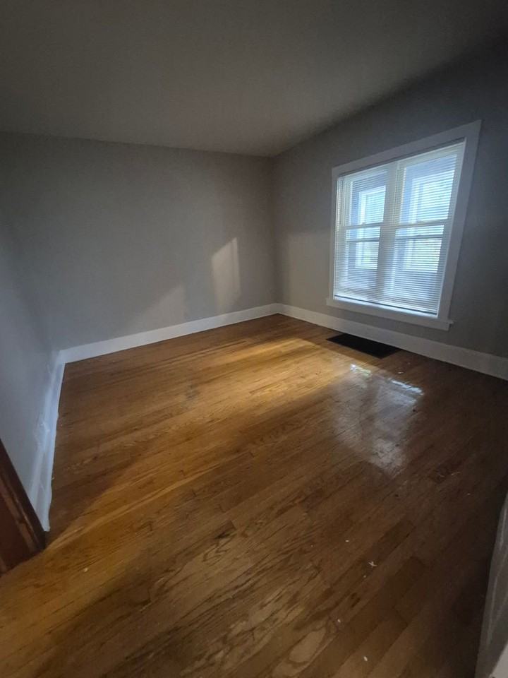 16 Asbury St - Photo 3 of 14