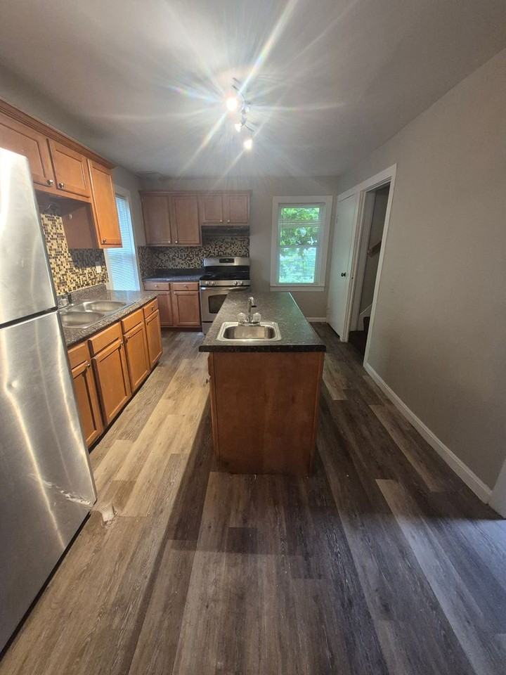 16 Asbury St - Photo 4 of 14