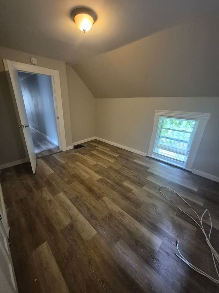 16 Asbury St - Photo 7 of 14