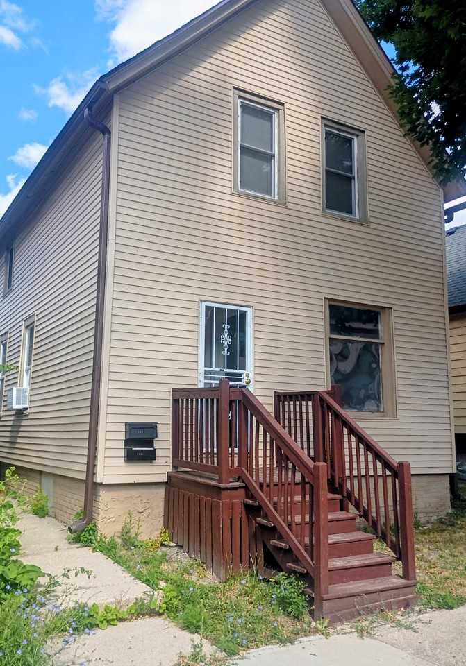 2431 N 20th St - Photo 4 of 20