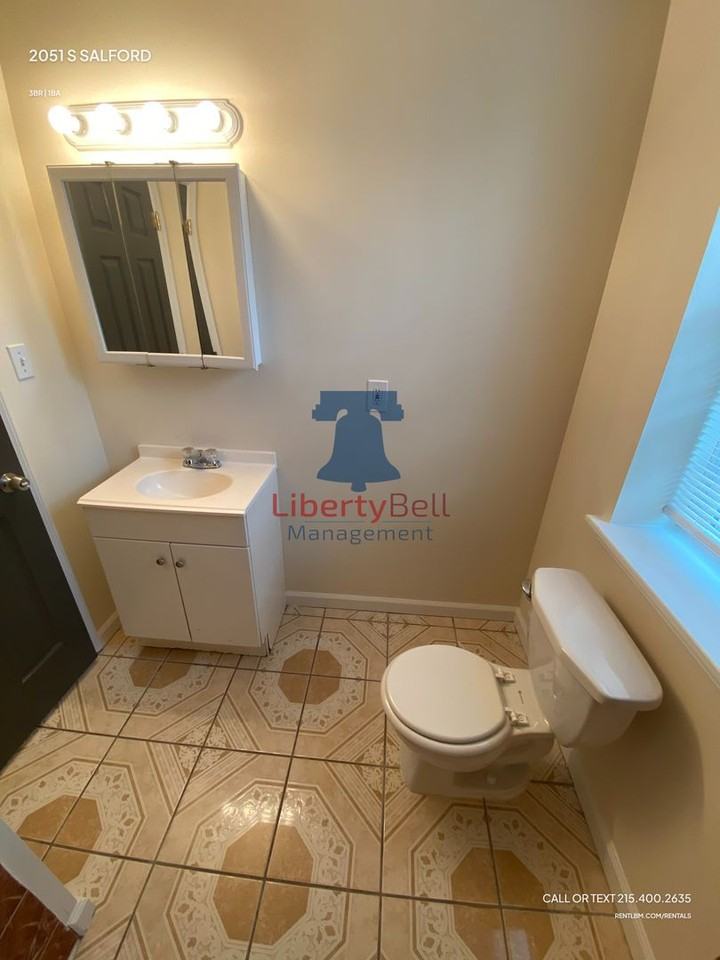 2051 S Salford St - Photo 5 of 11