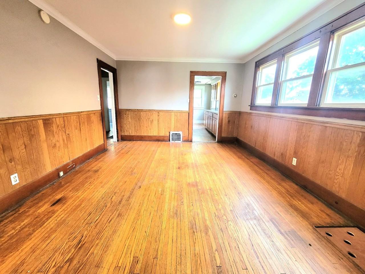 407 E Archer Ave #SFH - Photo 4 of 13