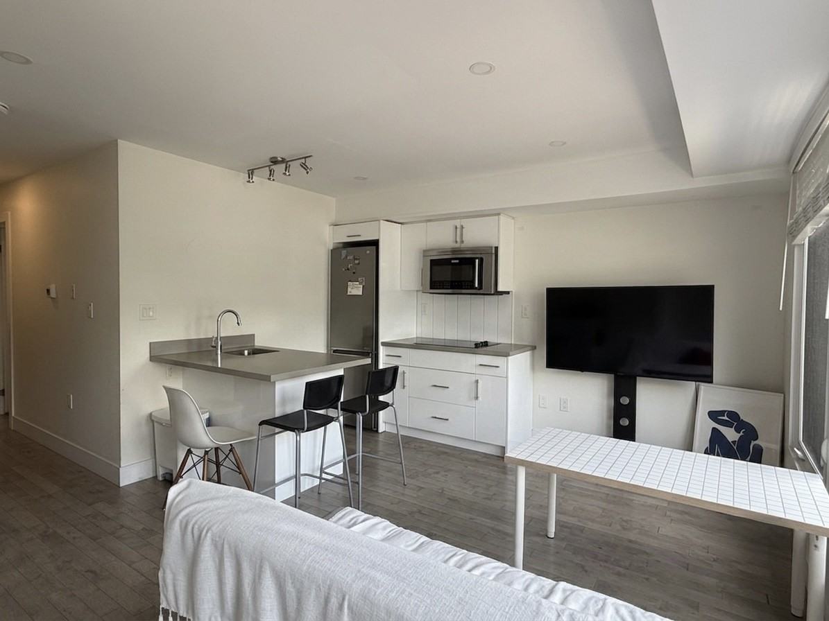 1175 Dovercourt Rd #4 - Photo 3 of 16