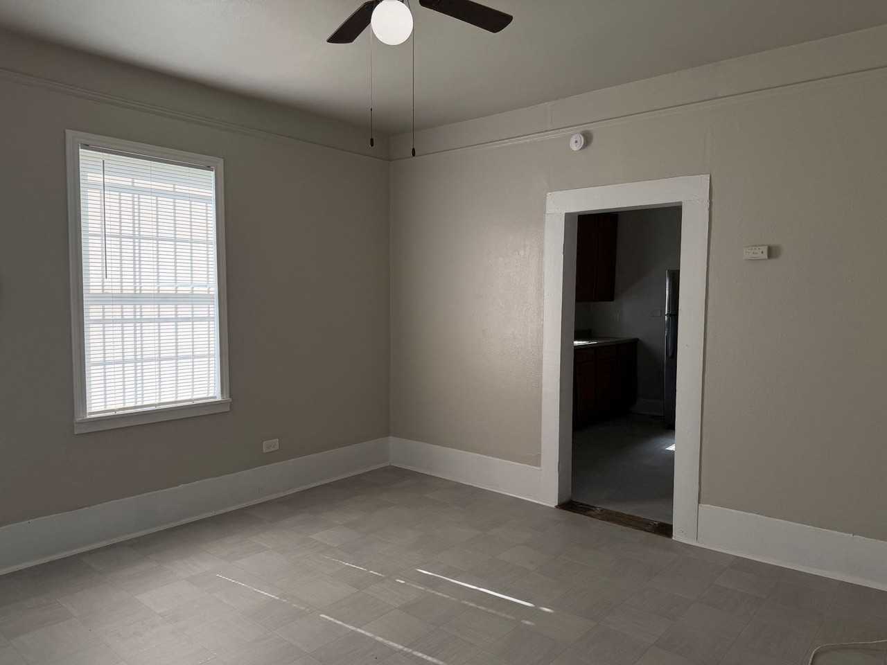 2308 W Martin St - Photo 4 of 15