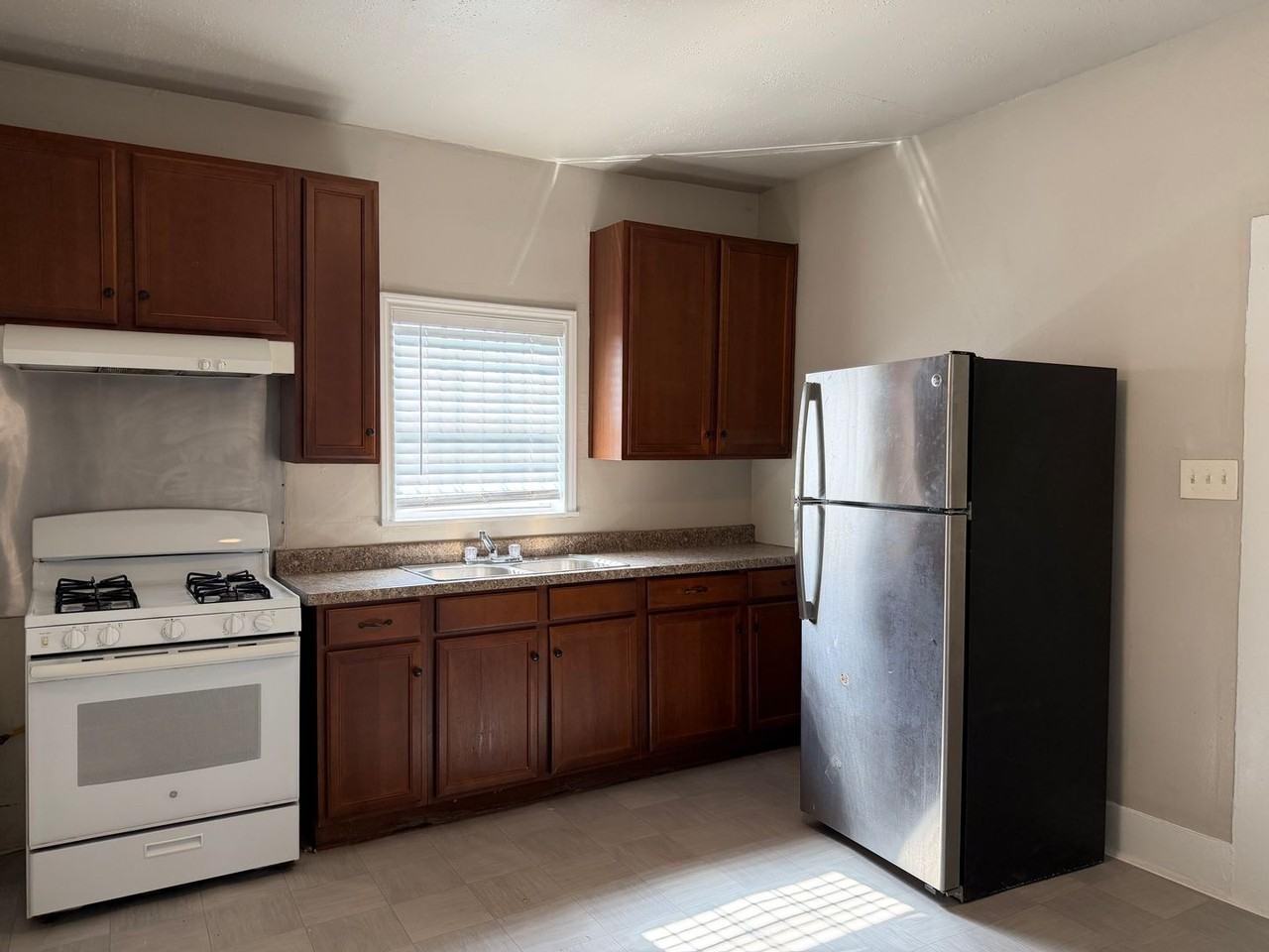 2308 W Martin St - Photo 5 of 15