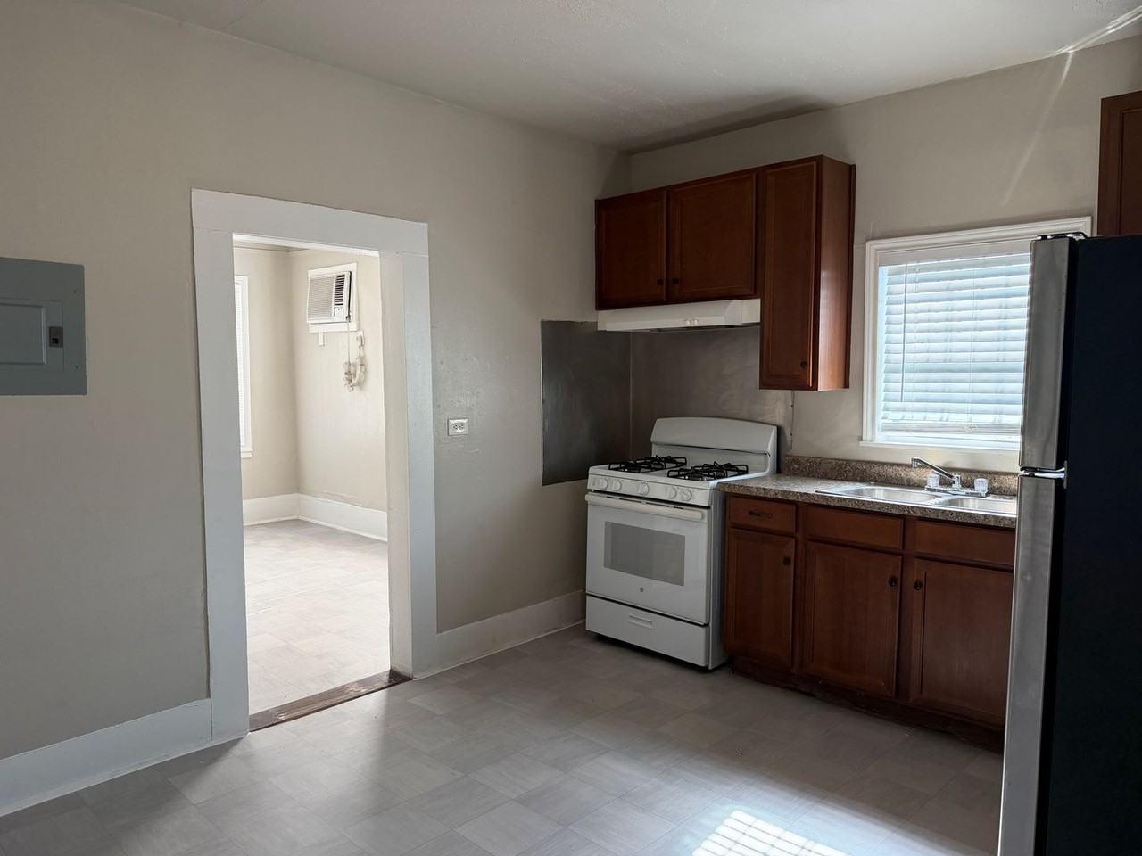 2308 W Martin St - Photo 6 of 15