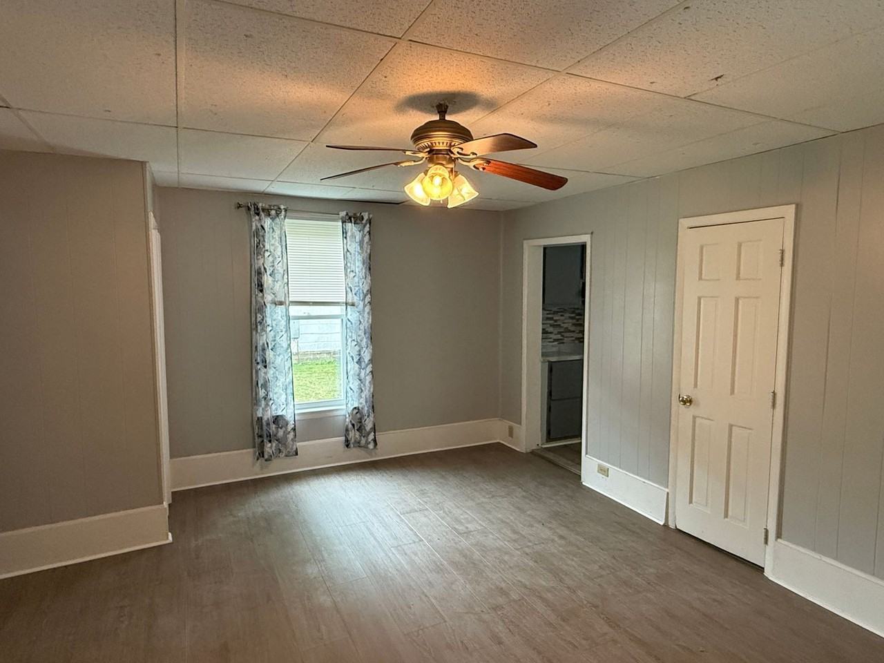 419 Oakley St - Photo 2 of 20