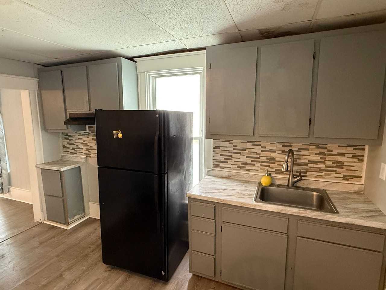 419 Oakley St - Photo 4 of 20