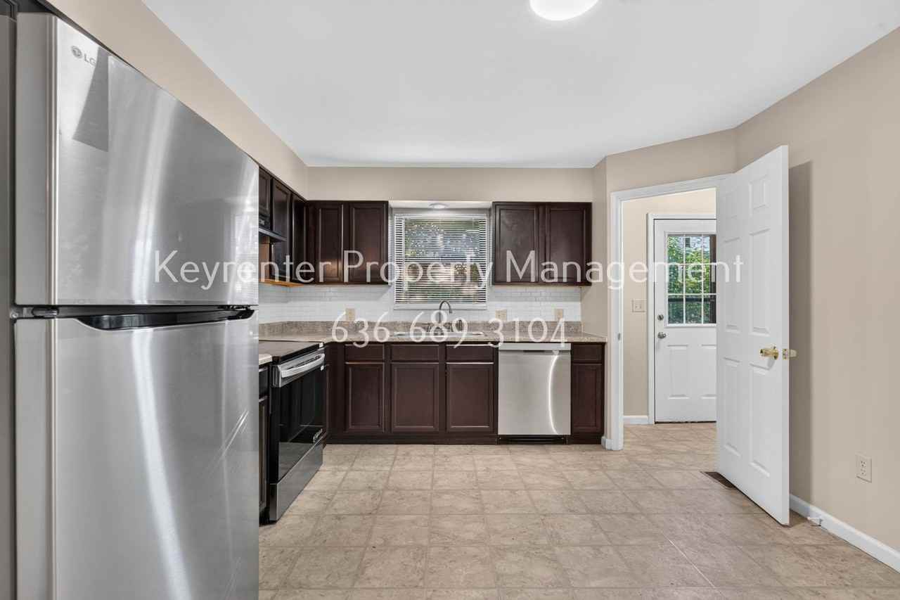 357 Della Dr - Photo 5 of 38