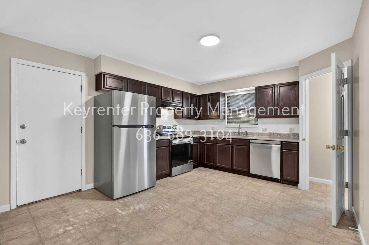 357 Della Dr - Photo 6 of 38