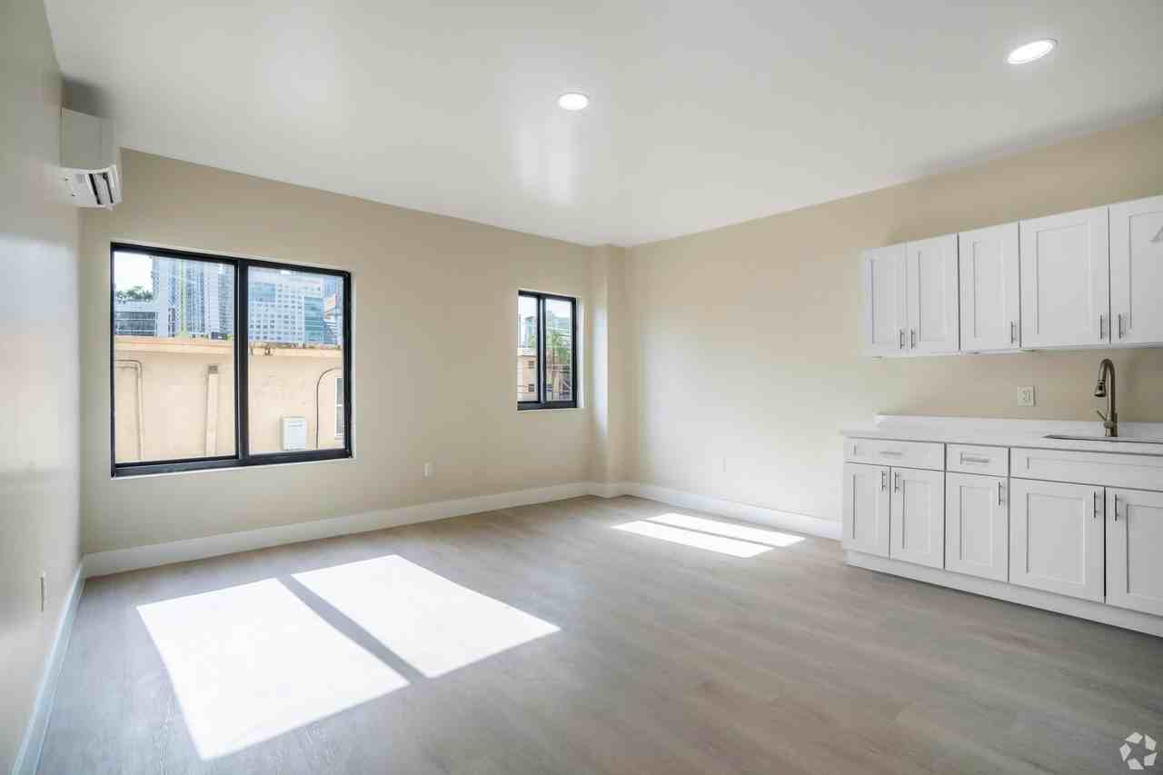 1/1 $1,800/mo, newly renovated, your Little Havana era starts here! Remodelado, tu era en Little Havana empieza aquí! - Photo 3 of 9