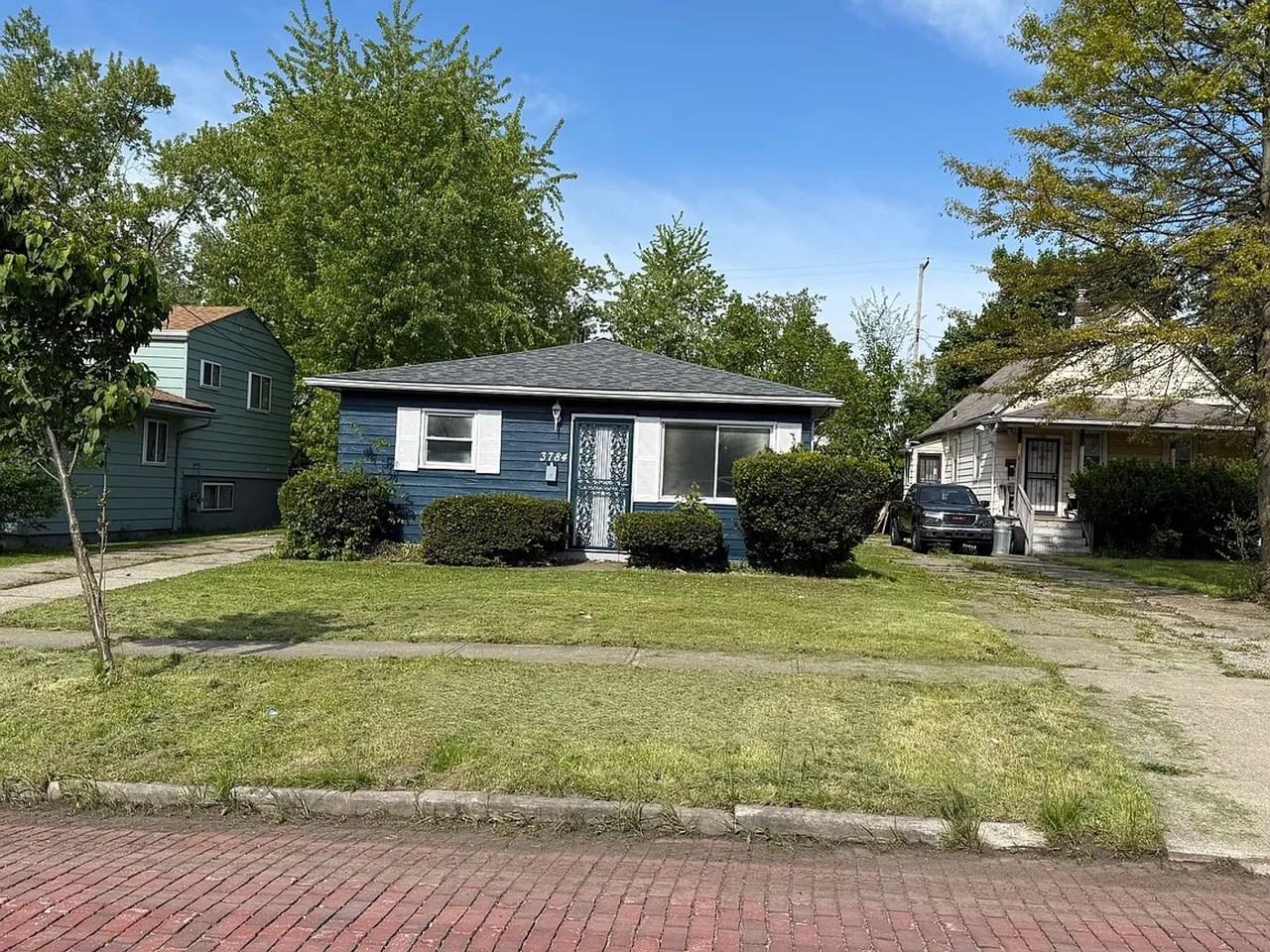 3784 E 142nd St - Photo 2 of 32