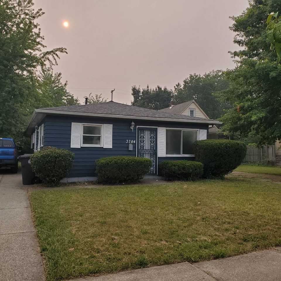 3784 E 142nd St - Photo 3 of 32