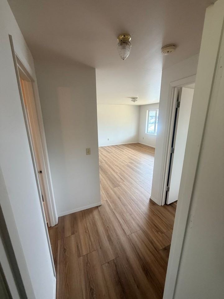 931/933 Fenwick Street - Photo 2 of 9