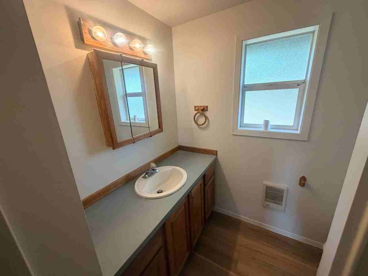 931/933 Fenwick Street - Photo 4 of 9