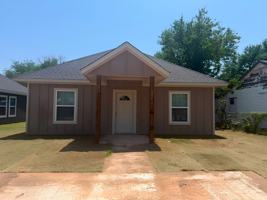 featured image of 2504 Sw H Ave