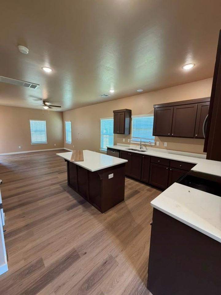 2504 Sw H Ave - Photo 3 of 10