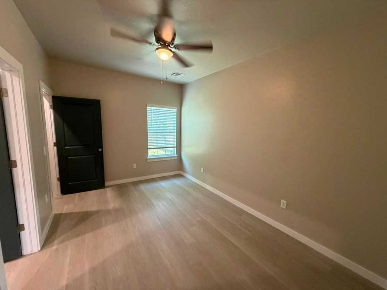 2504 Sw H Ave - Photo 6 of 10