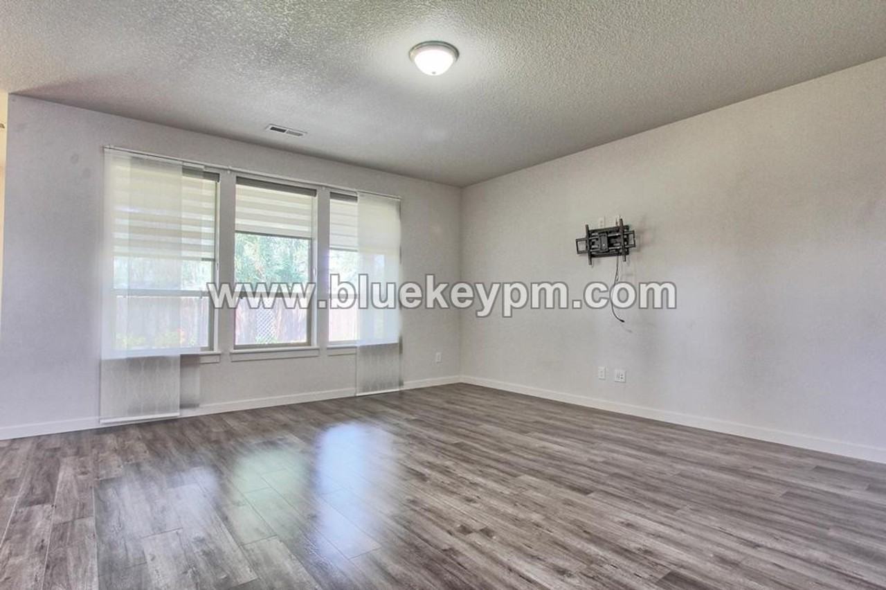 13520 Ne 113th Way - Photo 5 of 19