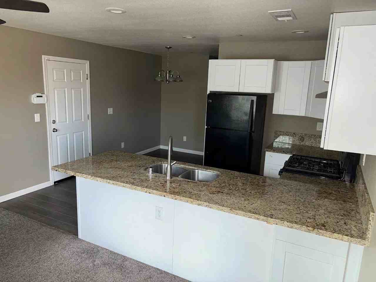 2533 Miller Ave - Photo 2 of 2