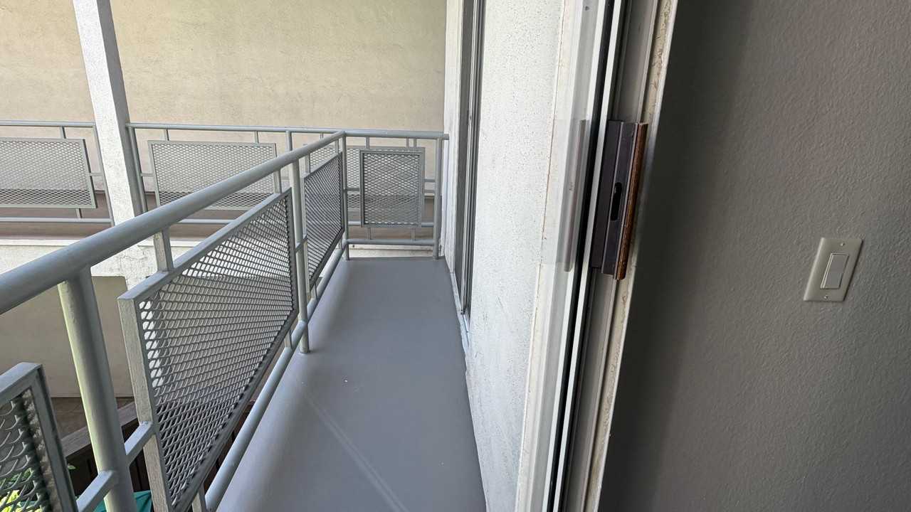 1443 N. Fuller Avenue - Photo 4 of 36