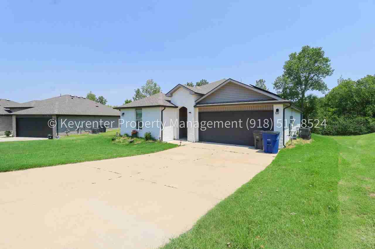 3313 N 23rd West Ave - Photo 4 of 35