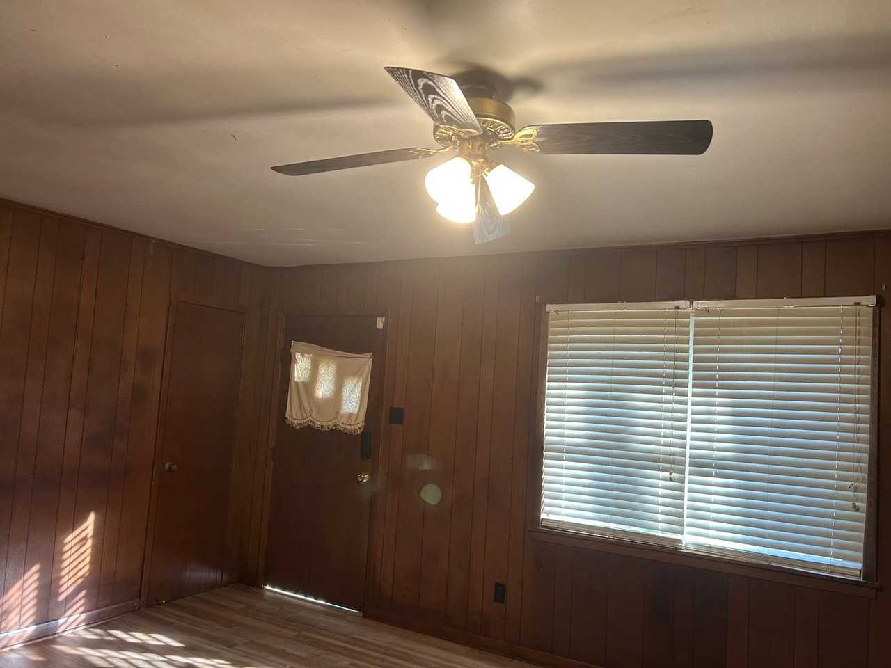 956 Ross Rd - Photo 4 of 34