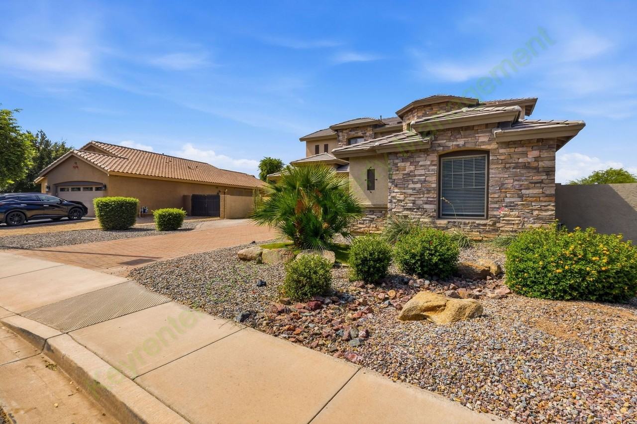 3829 E Packard Dr - Photo 4 of 50