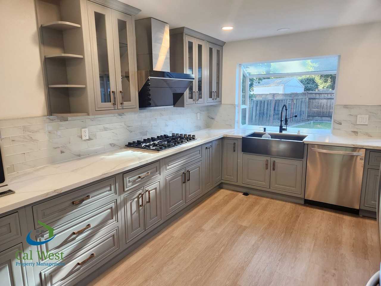 7521 Santa Barbara Dr - Photo 3 of 18