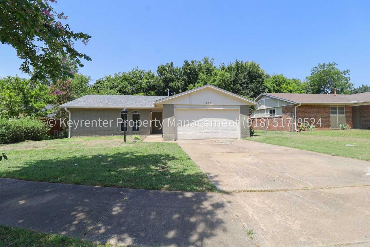 1820 S 5th Pl - Photo 2 of 30