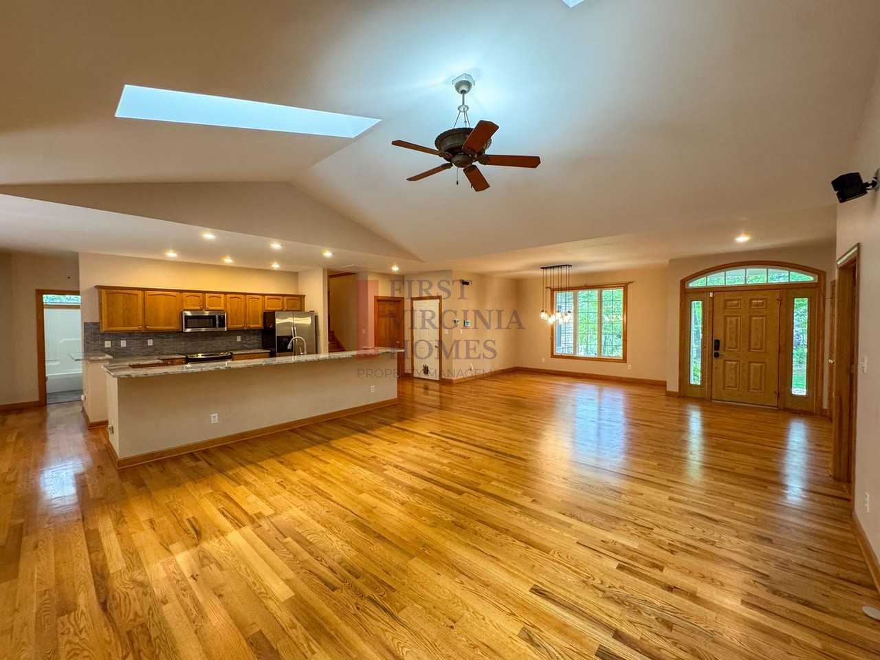 25 Fleetwood Dr