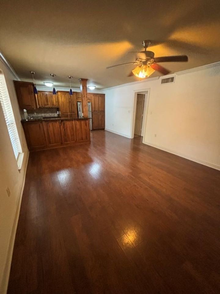 1290 Park Blvd - Photo 2 of 12