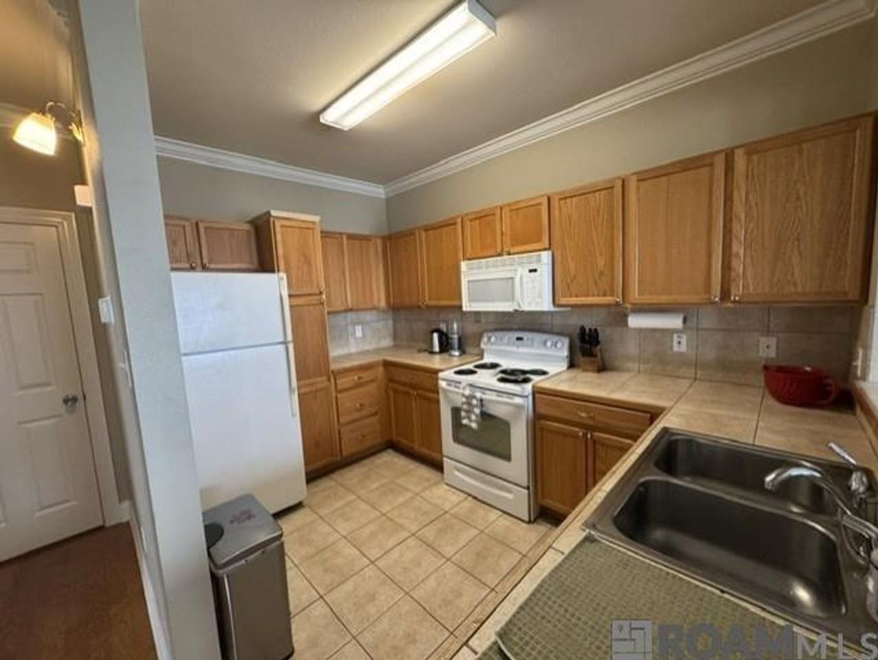 4625 Burbank Dr - Photo 5 of 15