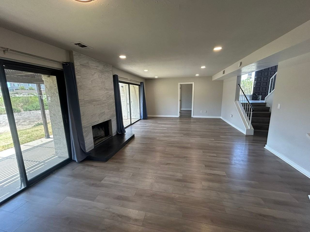 5402 Villas Dr - Photo 2 of 35