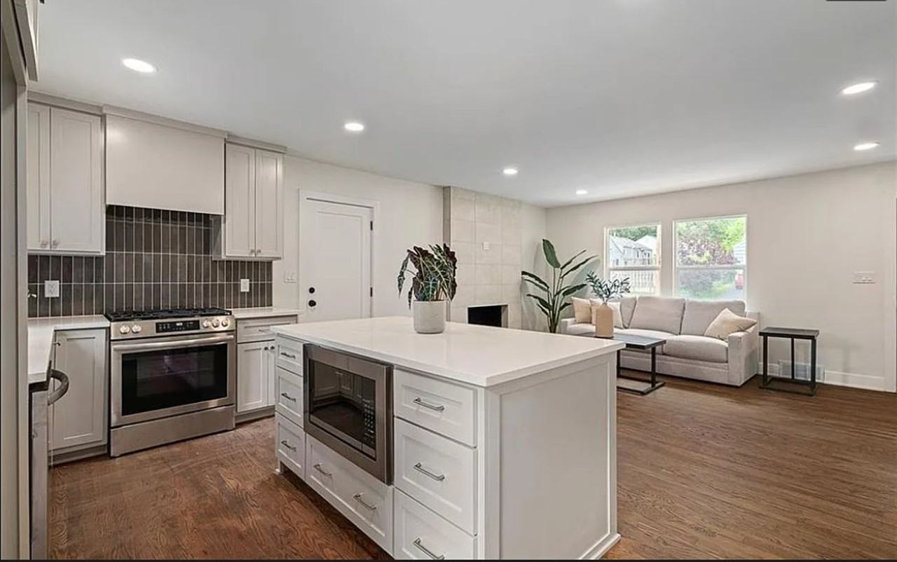 6111 W 58th St - Photo 2 of 18