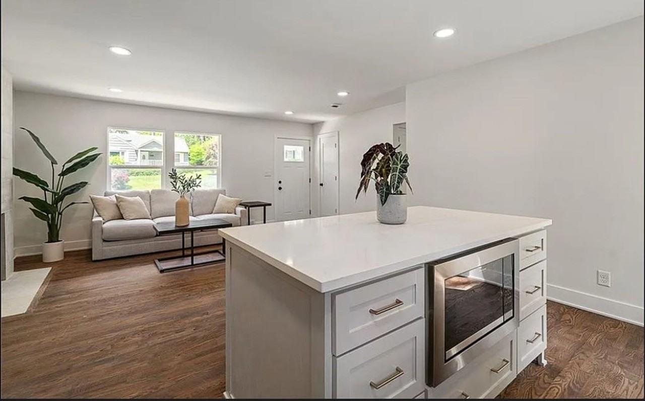 6111 W 58th St - Photo 3 of 18