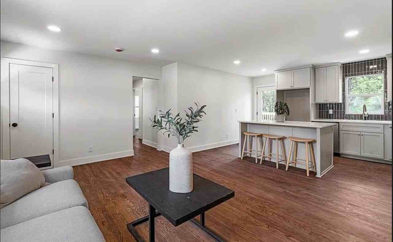 6111 W 58th St - Photo 5 of 18