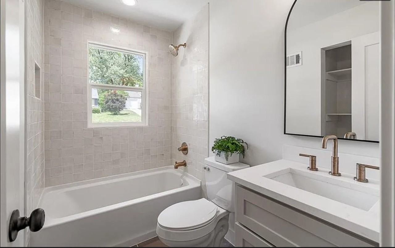 6111 W 58th St - Photo 6 of 18