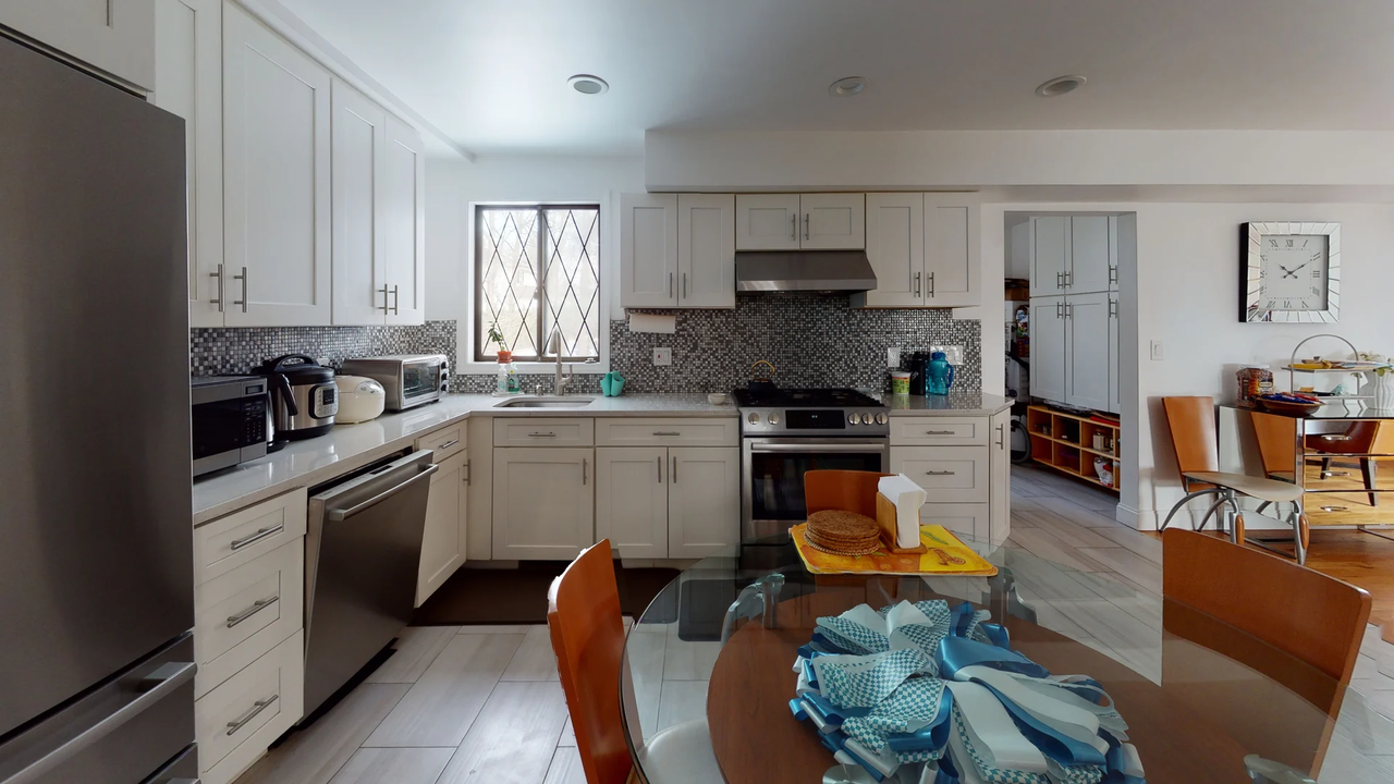 23 Broadlawn Park - Photo 4 of 19