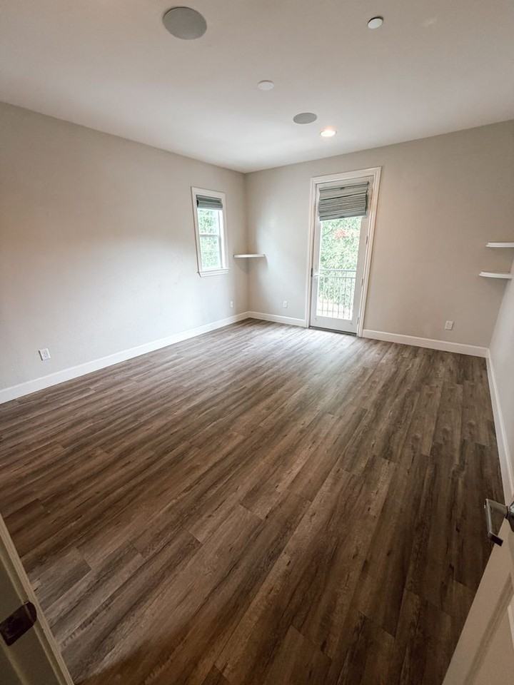 1329 Bayberry View Ln - Photo 7 of 28