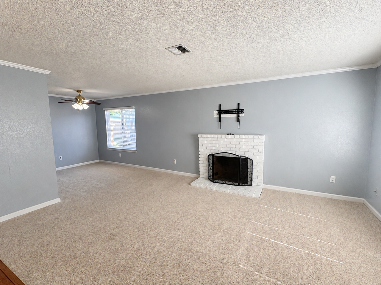 1972 Carnation Cir #A - Photo 4 of 17