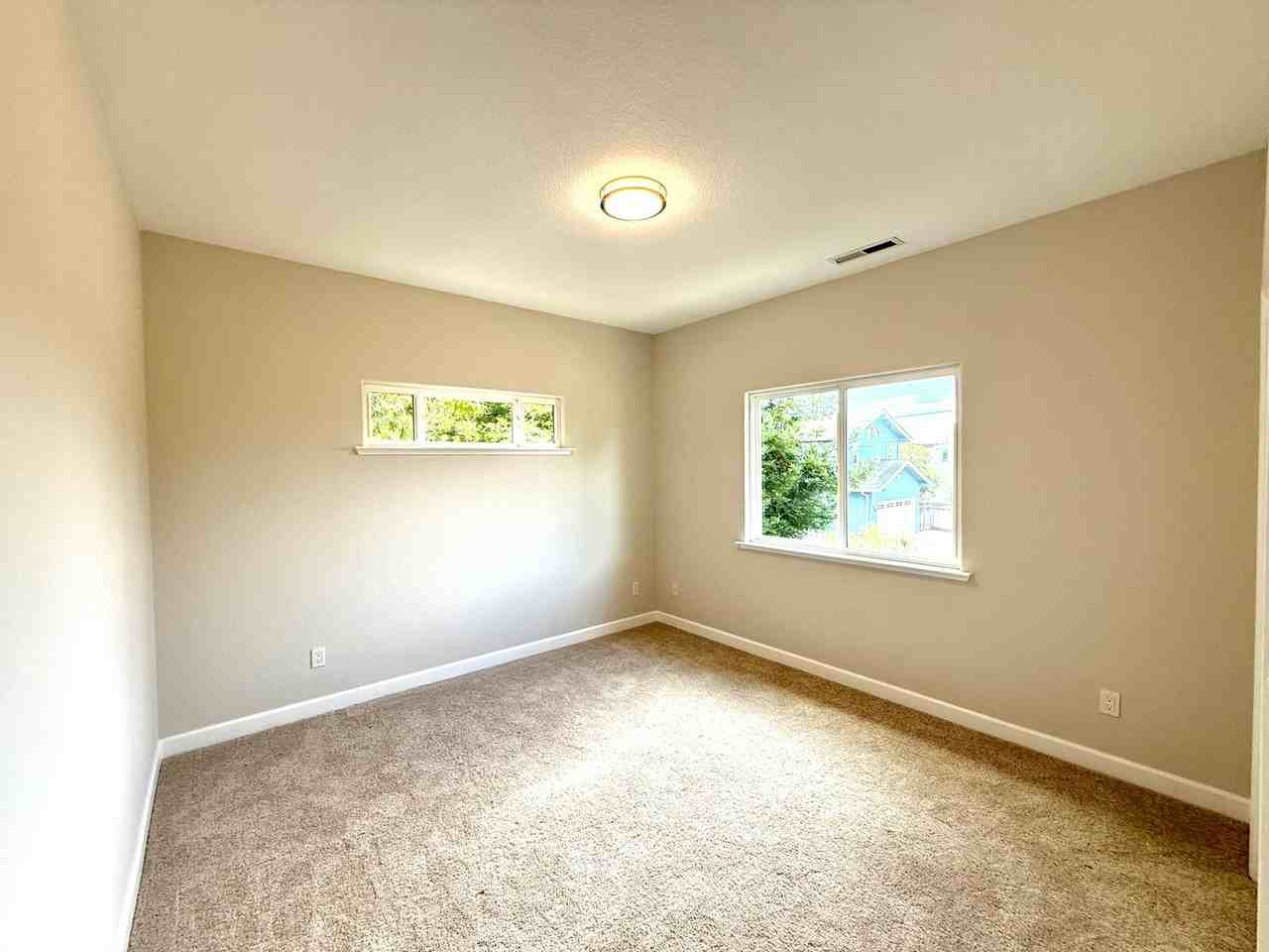 1576 Heritage Ln - Photo 4 of 13