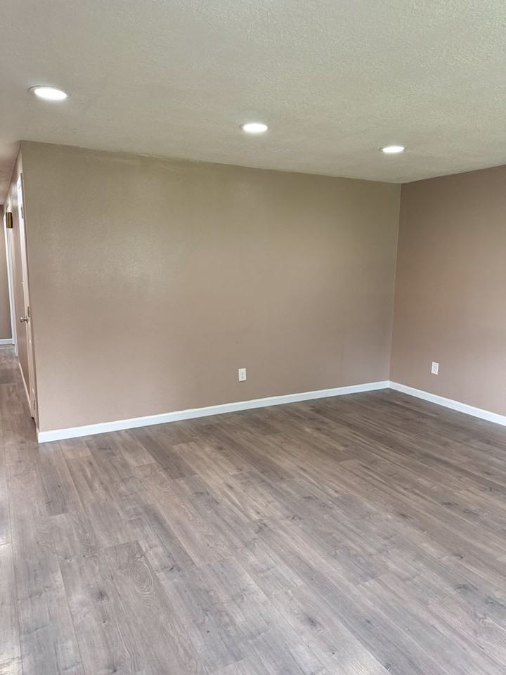 3850 Grenada Way - Photo 4 of 29