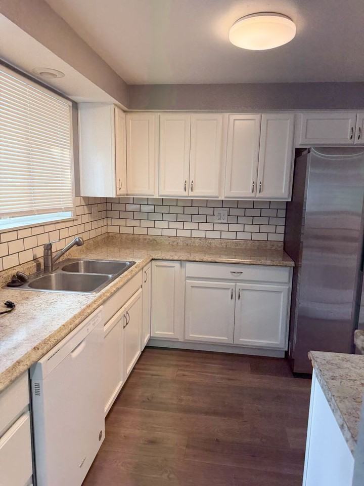 3850 Grenada Way - Photo 7 of 29