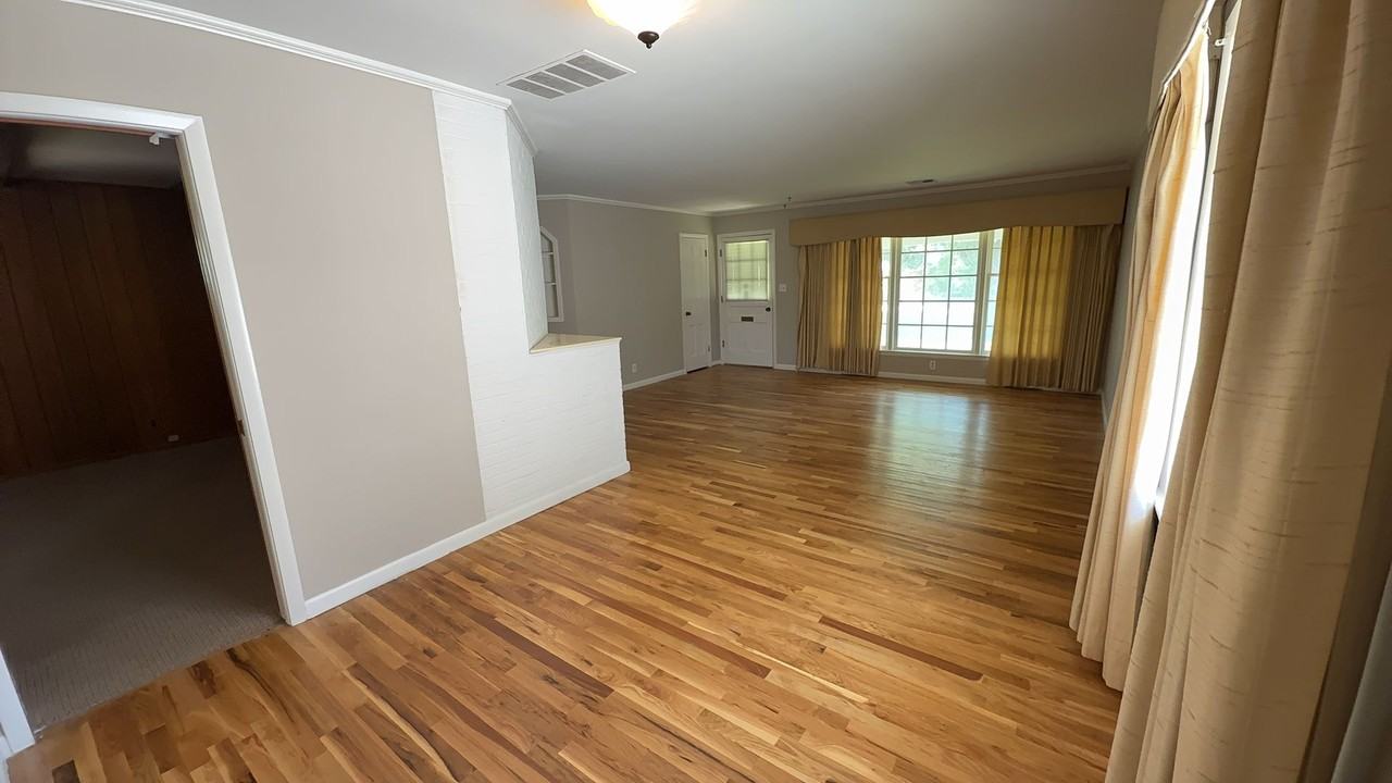 5443 S Marion Ave - Photo 4 of 23