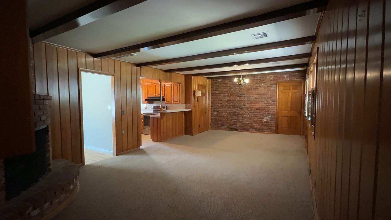5443 S Marion Ave - Photo 5 of 23