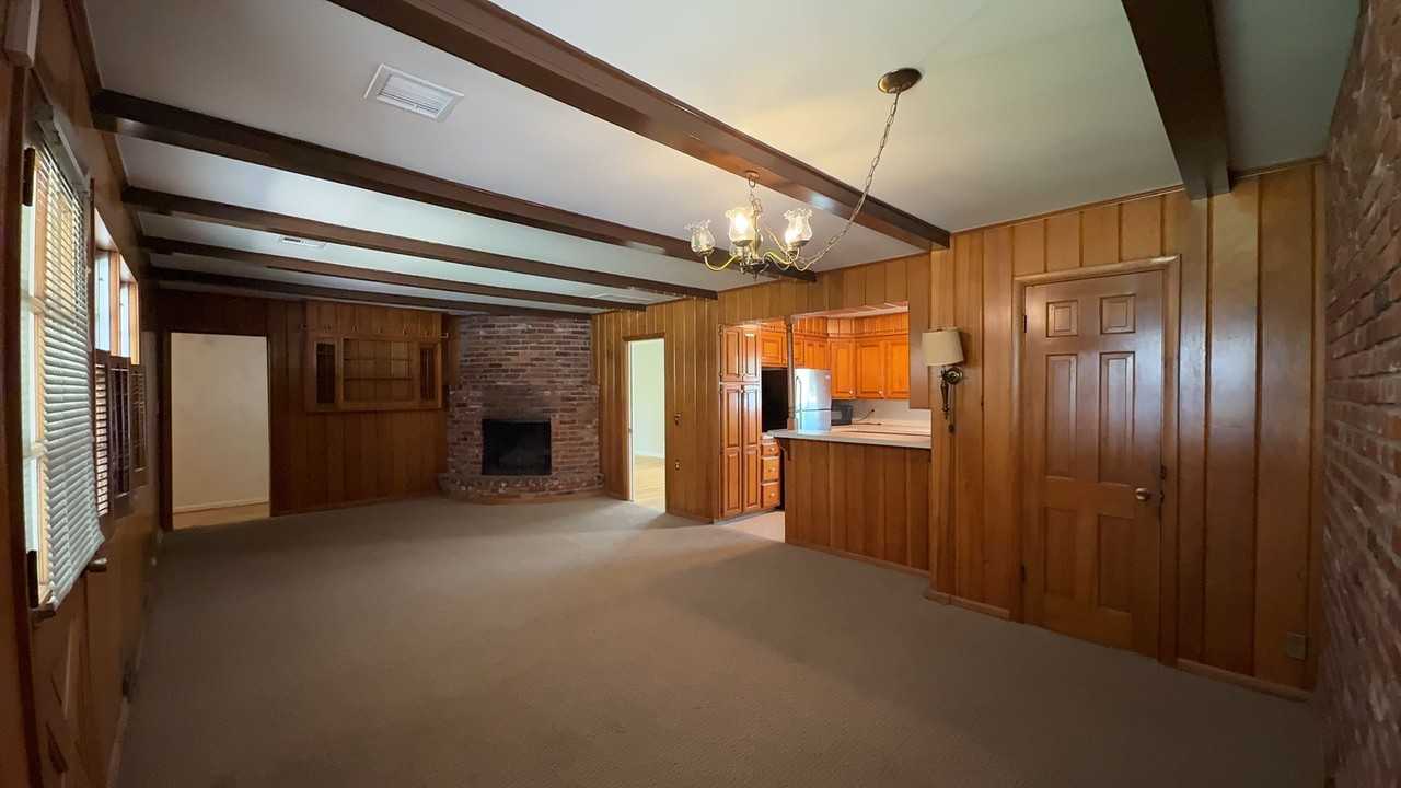 5443 S Marion Ave - Photo 6 of 23