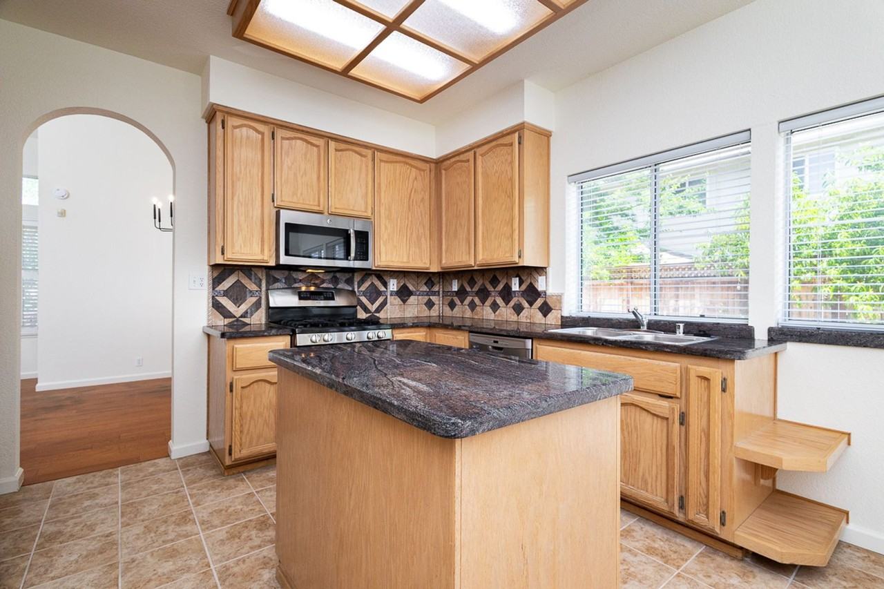 131 Royalton Cir - Photo 4 of 30
